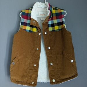 Cat And Jack Boys Size 5 Checkered And Velour Vest With Fleece Lining.